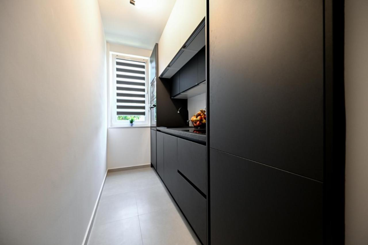 Newly Renovated Apartment Luce Zara Esterno foto