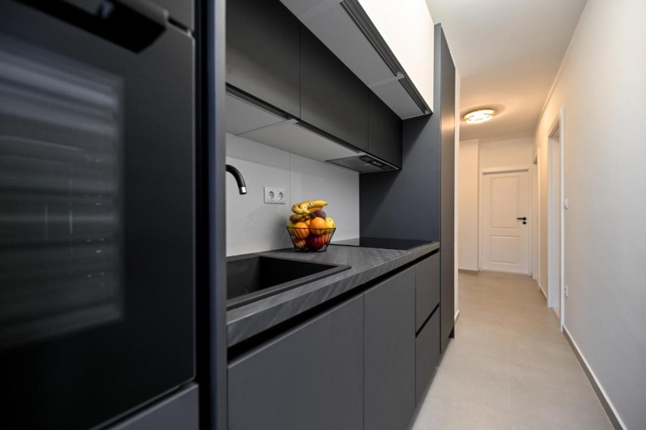 Newly Renovated Apartment Luce Zara Esterno foto