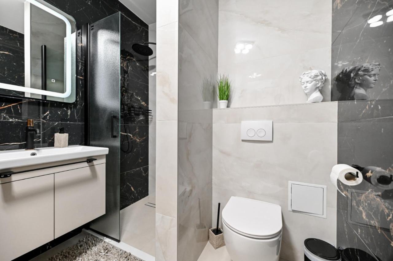 Newly Renovated Apartment Luce Zara Esterno foto