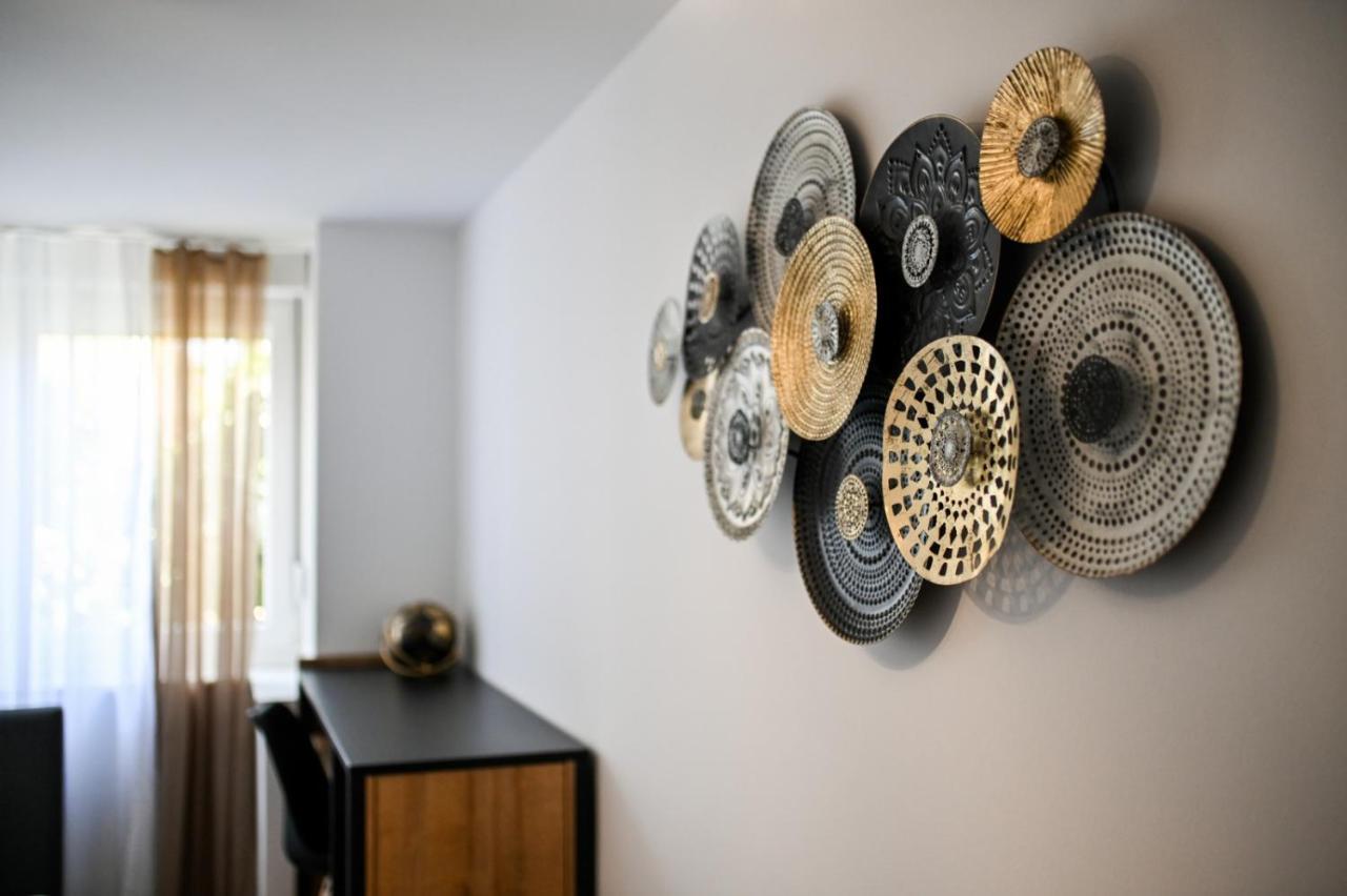 Newly Renovated Apartment Luce Zara Esterno foto