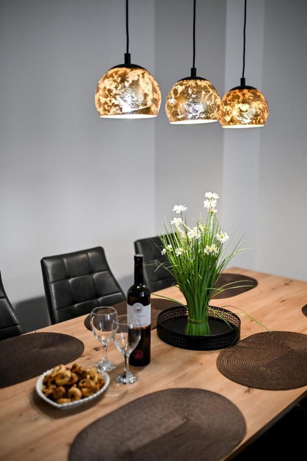 Newly Renovated Apartment Luce Zara Esterno foto