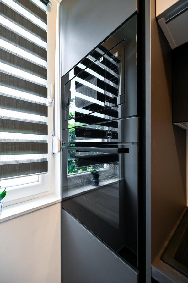 Newly Renovated Apartment Luce Zara Esterno foto