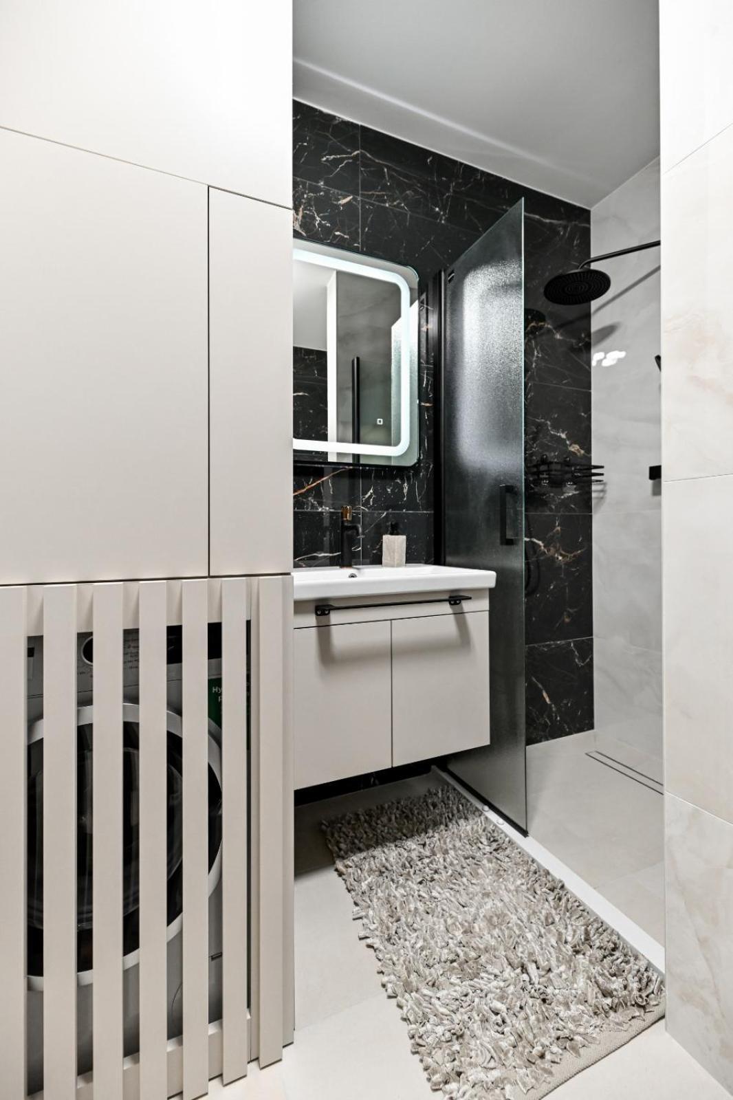 Newly Renovated Apartment Luce Zara Esterno foto