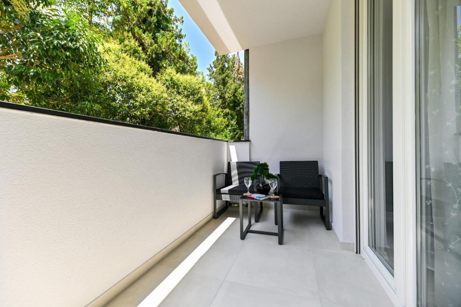 Newly Renovated Apartment Luce Zara Esterno foto